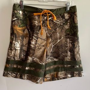 Trees Trails Men's Medium Camo Shorts Board Realtree